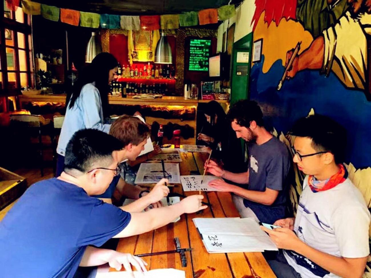 The Cloudland International Youth Hostel Close To The City Center,10 Min Walks To The Subway, Close To The Night Market, Old Street, Green Lake, English-Speaking Service, Free Activity Convenient Payment And Visa Cards Are Accepted Kunming Zewnętrze zdjęcie