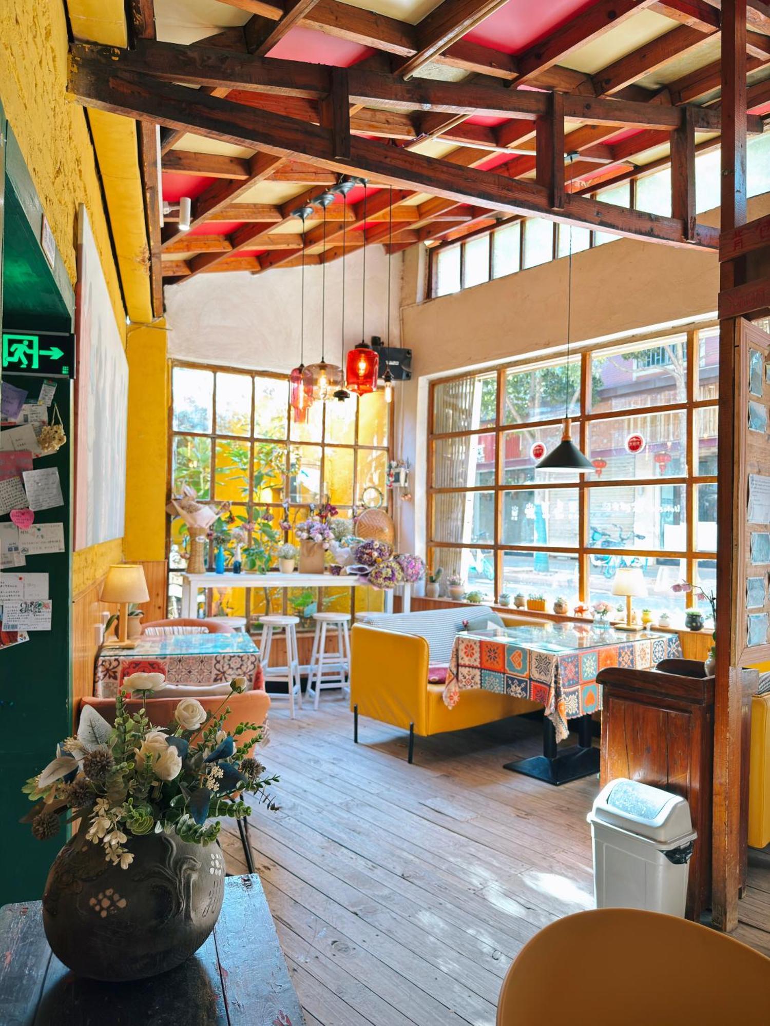 The Cloudland International Youth Hostel Close To The City Center,10 Min Walks To The Subway, Close To The Night Market, Old Street, Green Lake, English-Speaking Service, Free Activity Convenient Payment And Visa Cards Are Accepted Kunming Zewnętrze zdjęcie